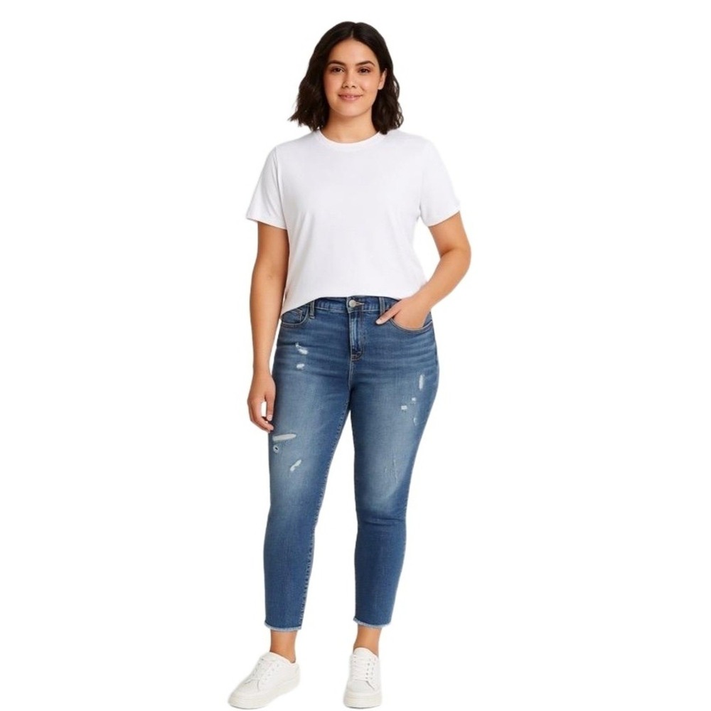Universal Thread Jeans Womens 10 Distressed Straight Leg Casual 30" Inseam